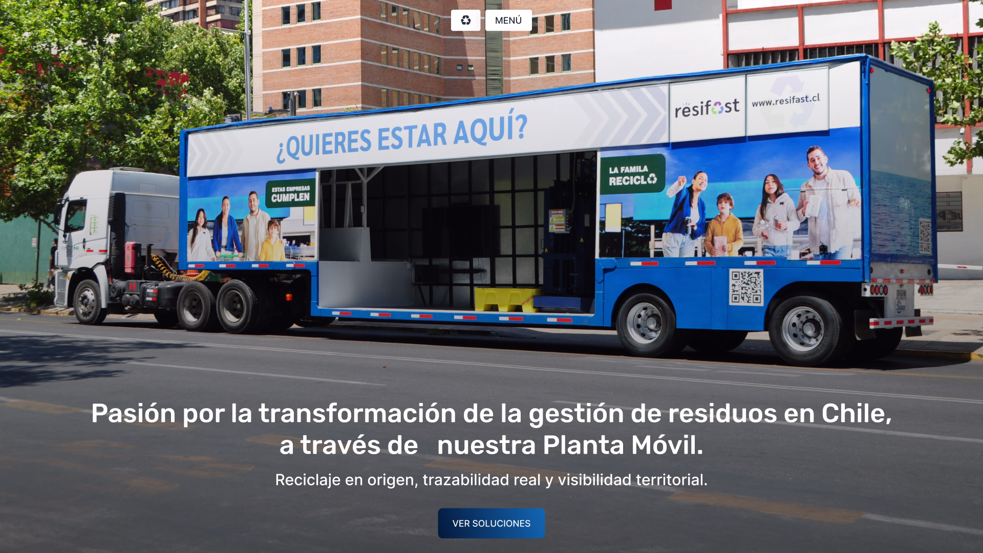 Portada de Recifast: camión de la planta móvil de reciclaje en la ciudad