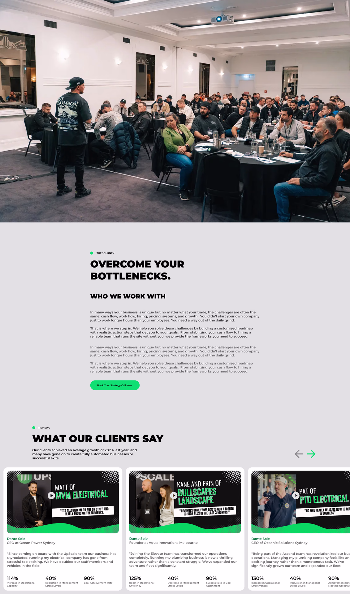 Página interior con fotografía de un evento y testimonios